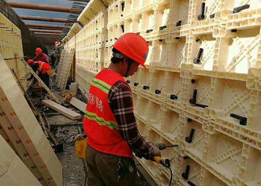 中国 排水渠によい靭性をするためのコンクリートの壁のモジュラー プラスチック型枠 工場