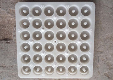 中国 白いプラスチック具体的なスペーサは構造の摩耗抵抗のための25 * 25 * 6cmを形成します サプライヤー